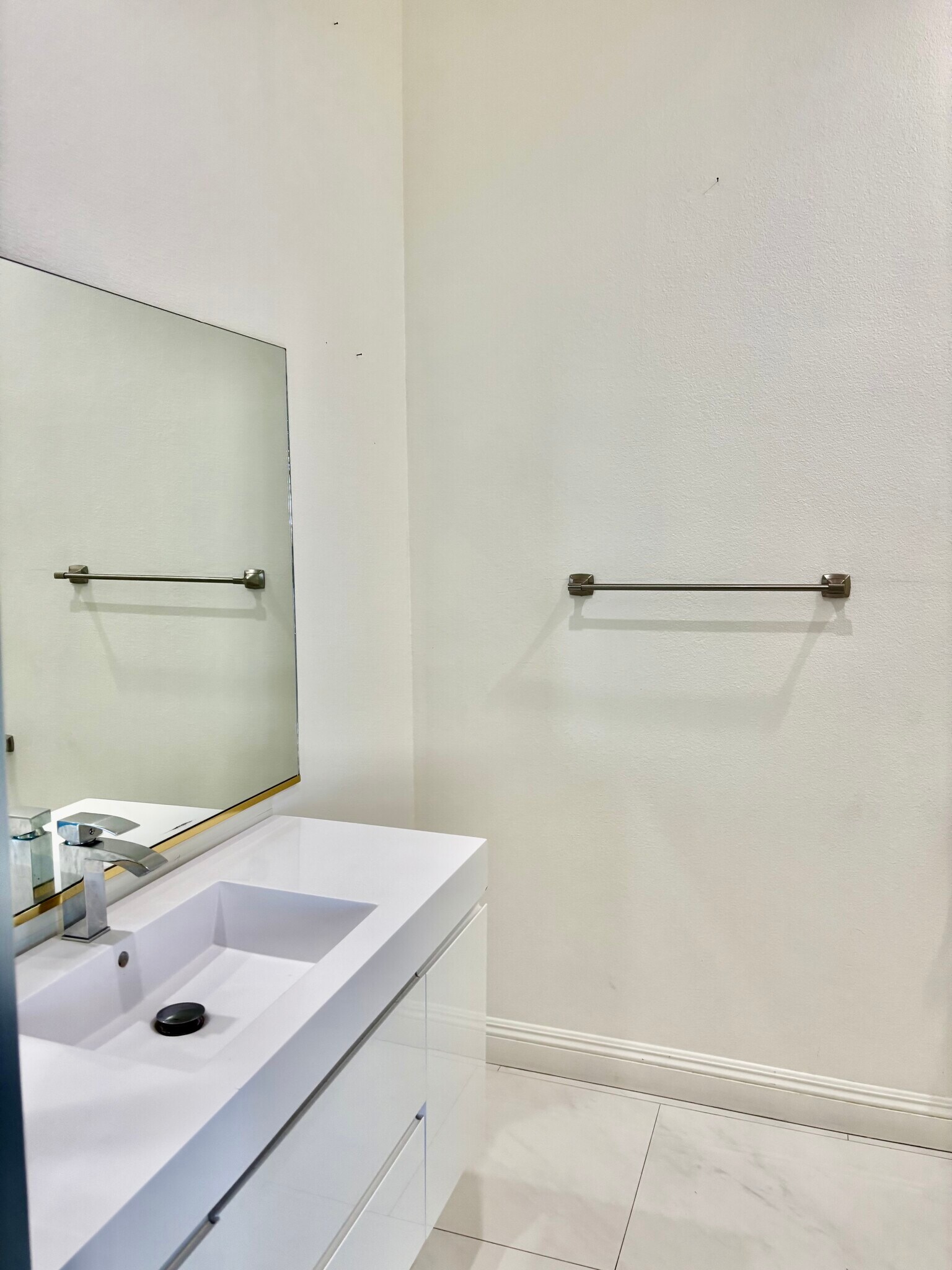 Building Photo - 238 Lakeview Dr