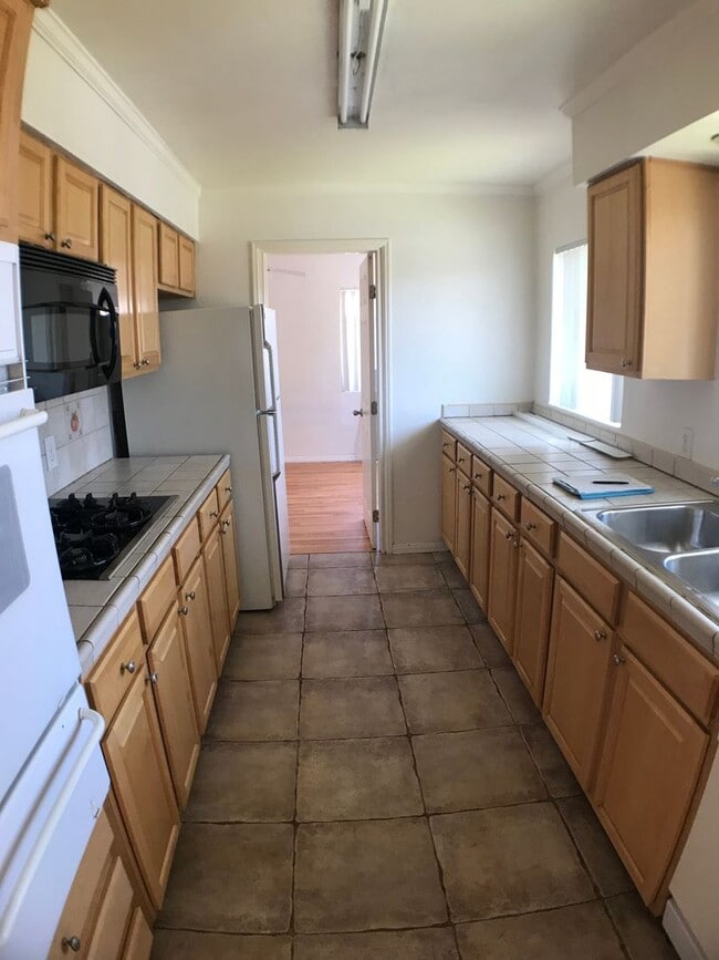 Building Photo - BEAUTIFUL WOOD FLOORS IN THIS 5 BED 2 BATHROOM HOUSE- LARGE DOGS OK