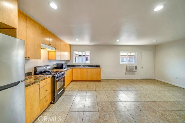 Building Photo - 6735 Elmer Ave