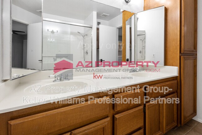 Building Photo - 938 E Villa Maria Dr