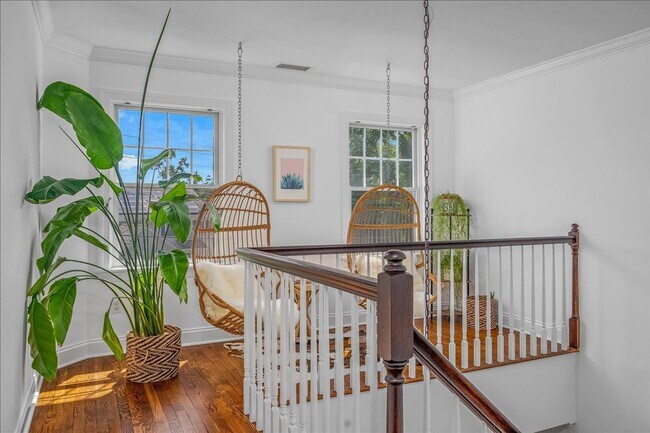 Building Photo - Beautifully Renovated 4 Bedroom 2.5 Bathroom Colonial