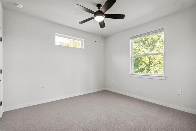 Building Photo - 2303 Rogge Ln