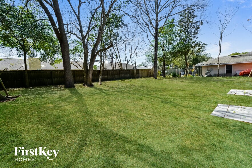 Building Photo - 2005 N Parkton Dr