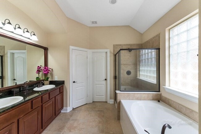 Building Photo - 6114 Brookmall Dr