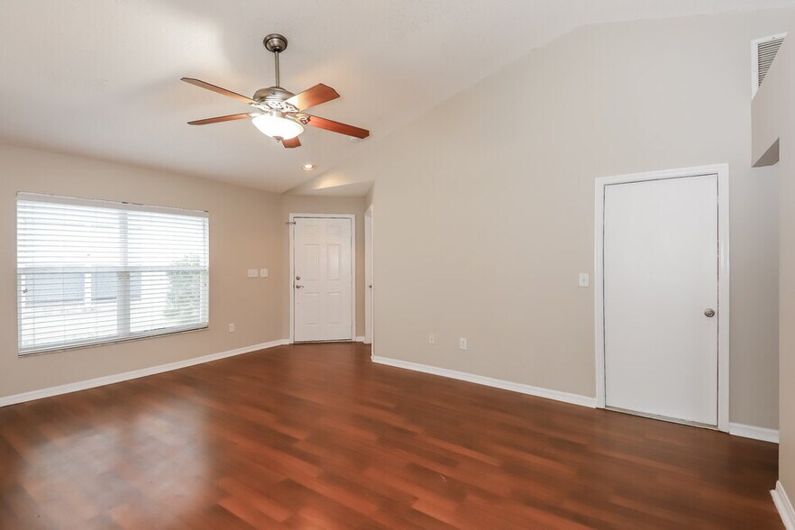 Building Photo - 6646 Summer Cove Dr