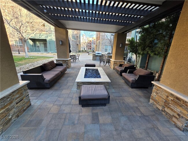 Building Photo - 62 E Serene Ave