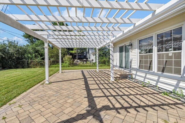 Building Photo - 1719 W Lexington Dr