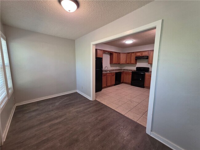 Building Photo - 1008 N Turtle Creek Dr