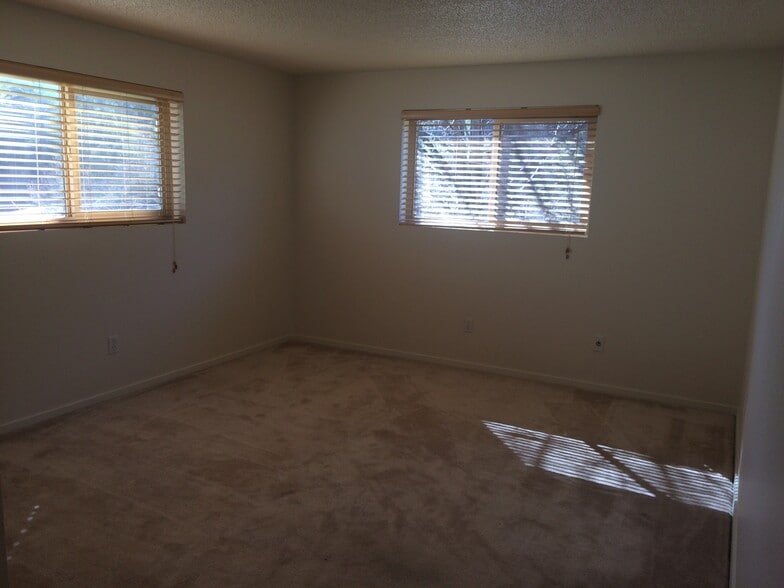 Building Photo - 1202 Avenida del Sol