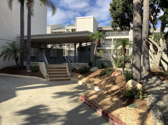 Building Photo - 135 S Sierra Ave