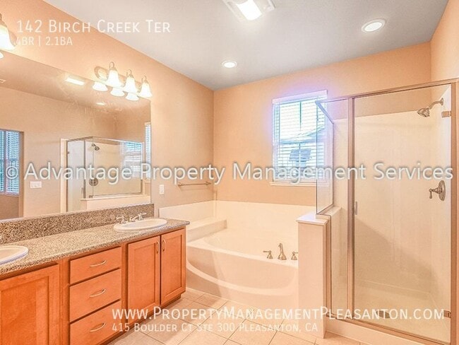 Building Photo - 142 Birch Creek Terrace