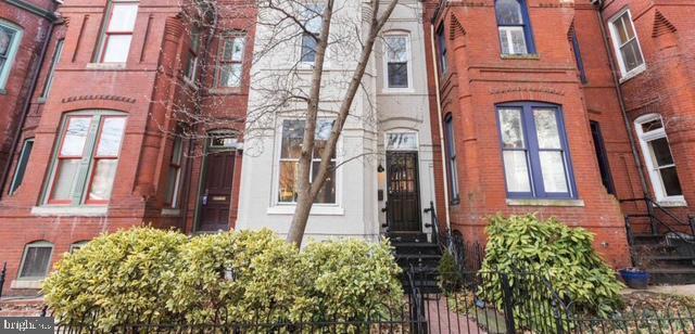 Building Photo - 726 3rd St NE