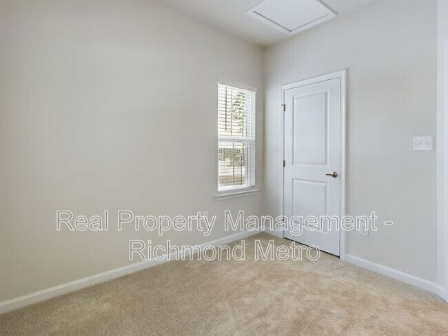 Building Photo - 2031 Turtle Pkwy