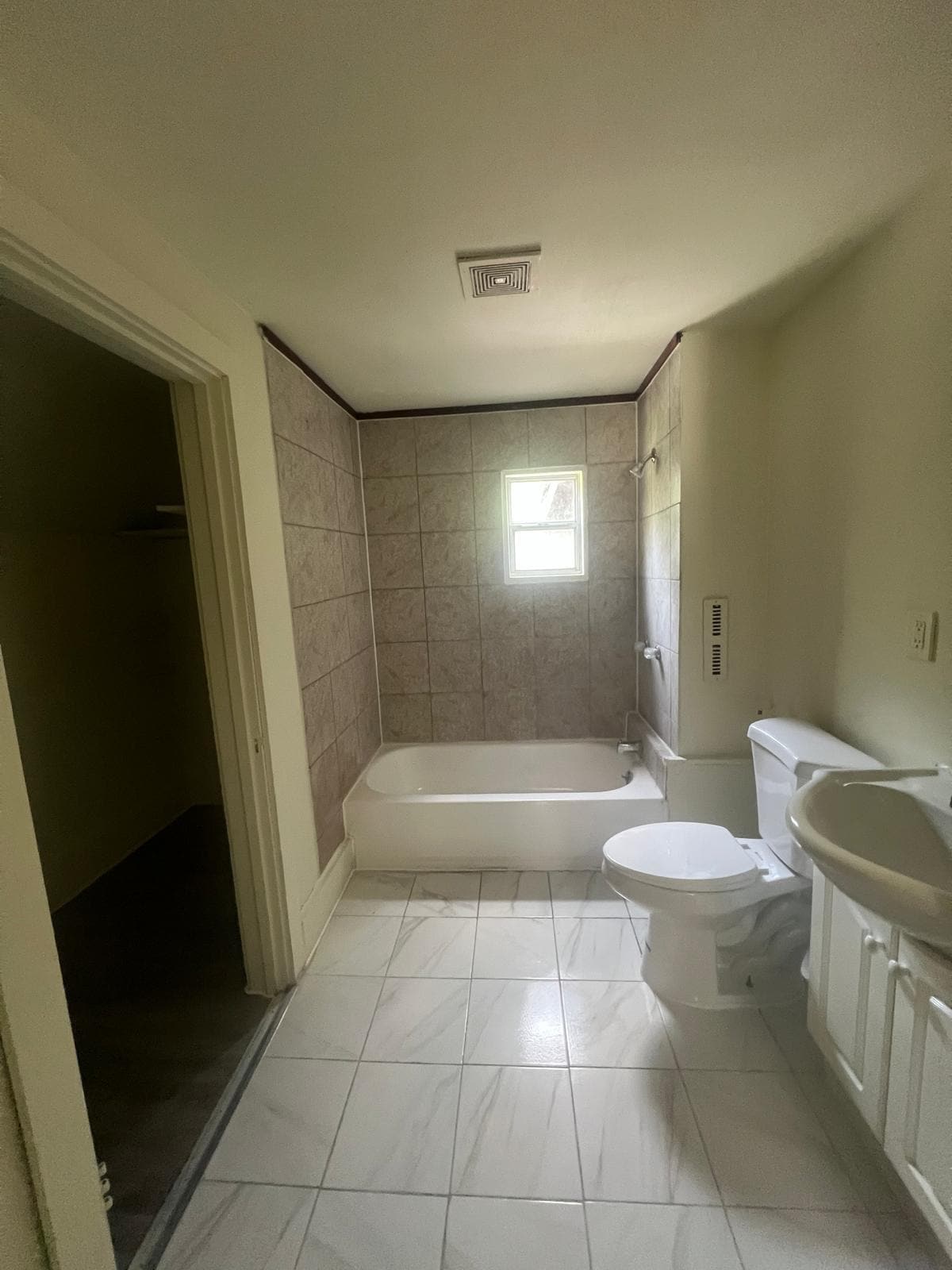 Building Photo - 1349 Yates Ave