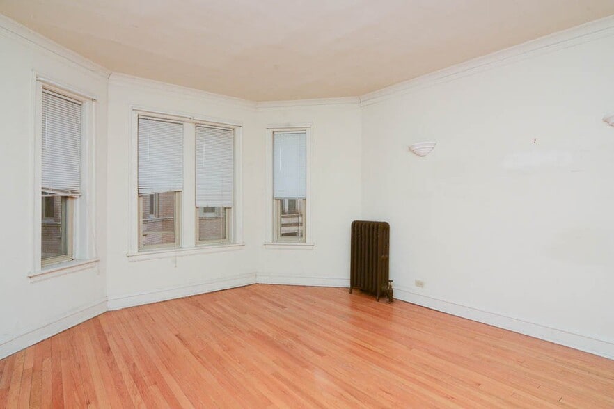 Building Photo - 4327 N Paulina St