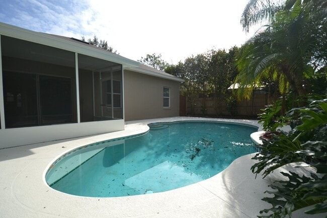 Building Photo - Fantastic fully upgraded 4 BR Oviedo Pool ...