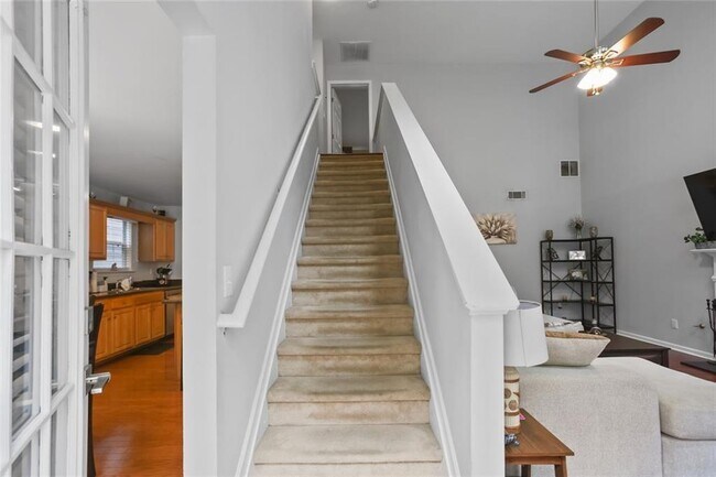 Building Photo - 1464 Gates Cir SE