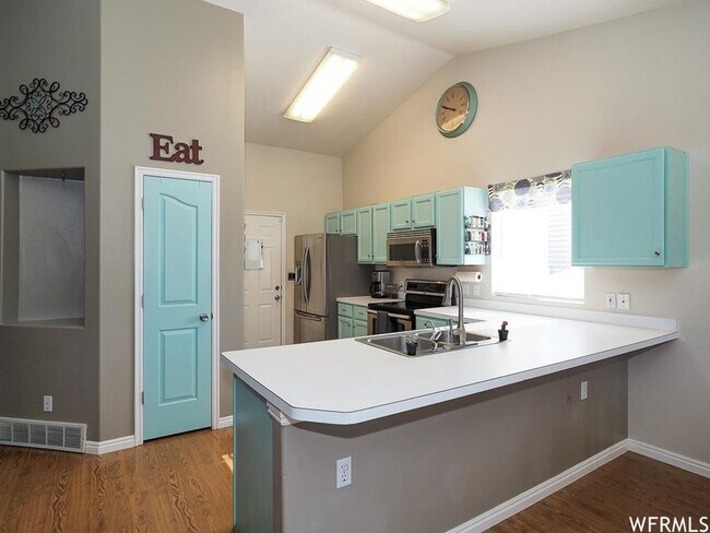 Building Photo - Spacious Rambler w attached 2 car garage!
