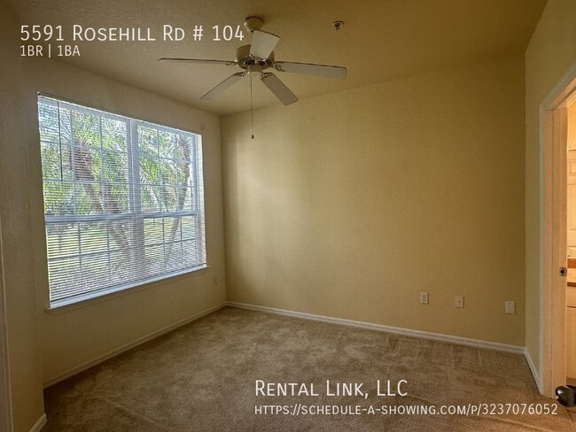 Building Photo - Resort-Style Living Just Minutes from Sies...