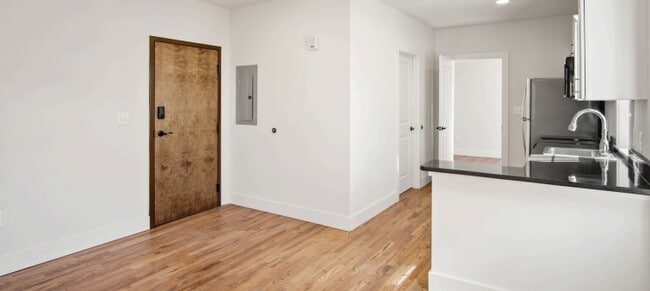 Building Photo - Graham Apartments