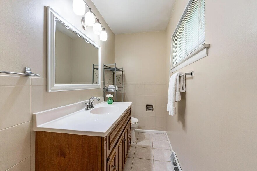 Building Photo - 765 Stinchcomb Dr