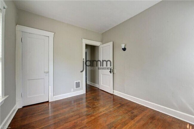 Building Photo - 1511 Westwood Ave