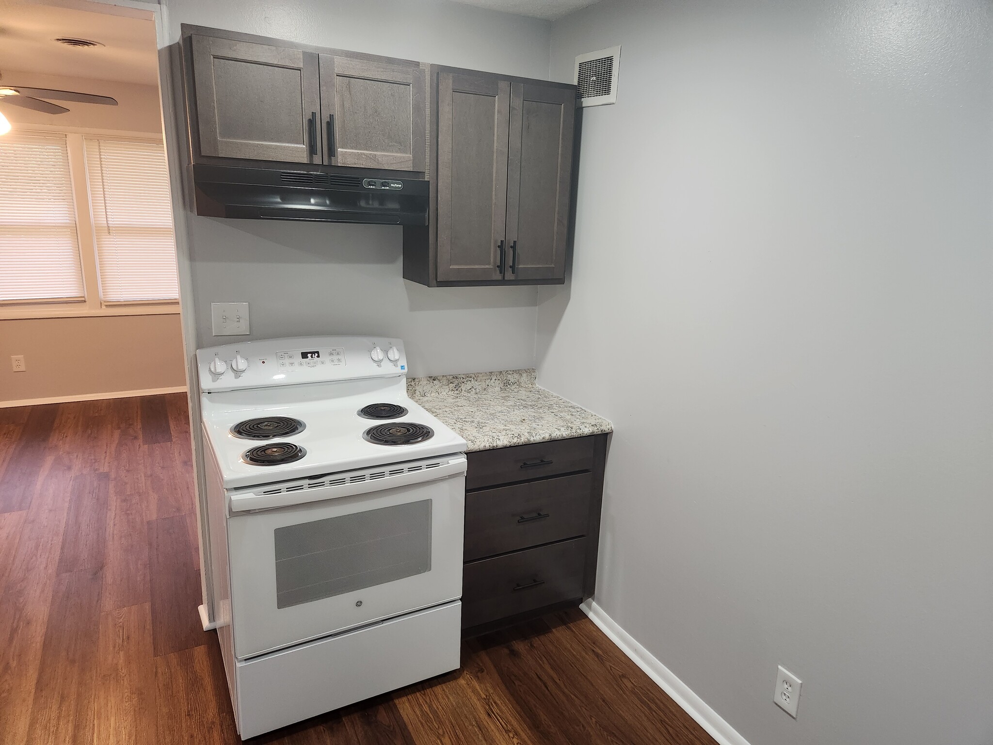 Building Photo - 4235 Wolf Rd