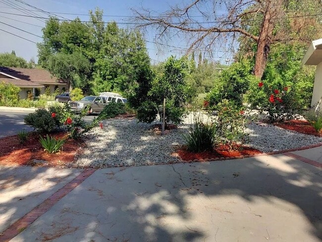 Building Photo - The Beautiful Home in Crestlawn is read for Lease