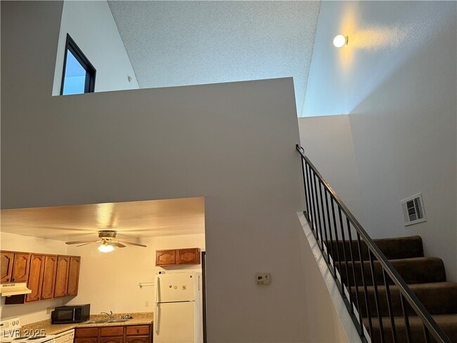 Building Photo - 5246 Golden Ln