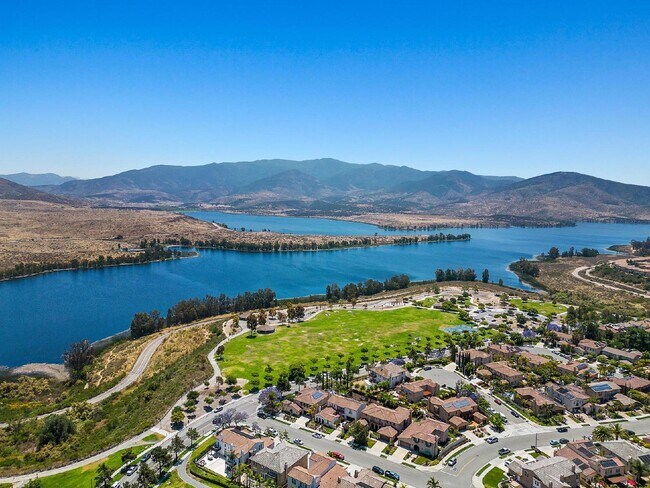 Building Photo - Luxurious Living at Its Finest | 1-Bedroom...