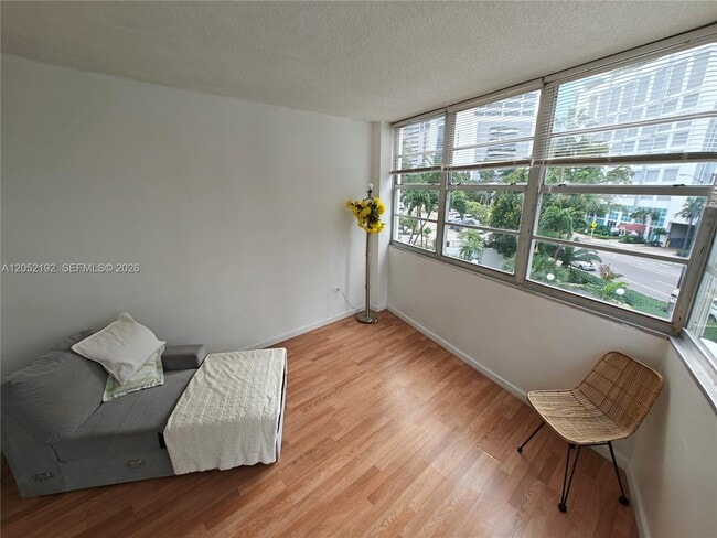 Building Photo - 825 Brickell Bay Dr