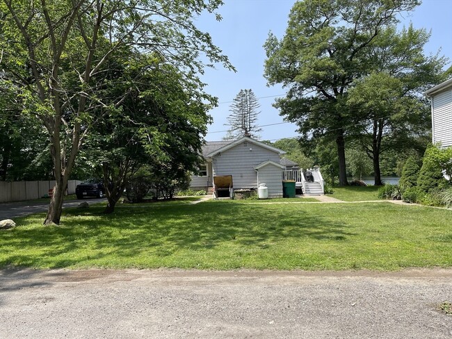 Building Photo - 11 Elderberry Dr