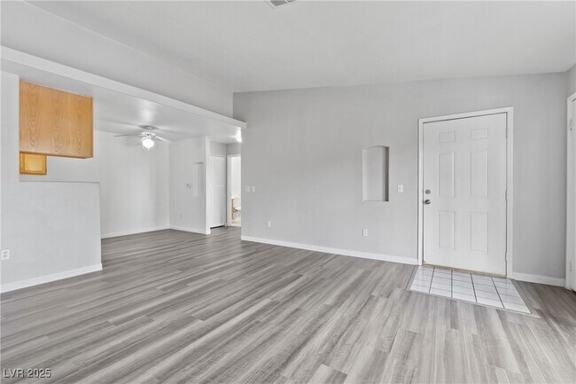 Building Photo - 4730 E Craig Rd