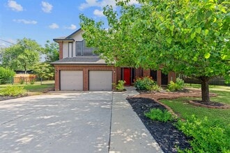 Building Photo - 222 Primrose Dr