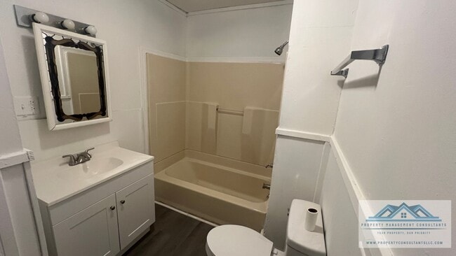 Building Photo - 233 N Royal Ave