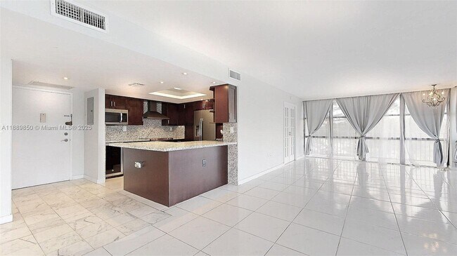 Building Photo - 1000 Parkview Dr