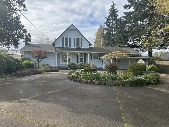 Building Photo - 795 E College St