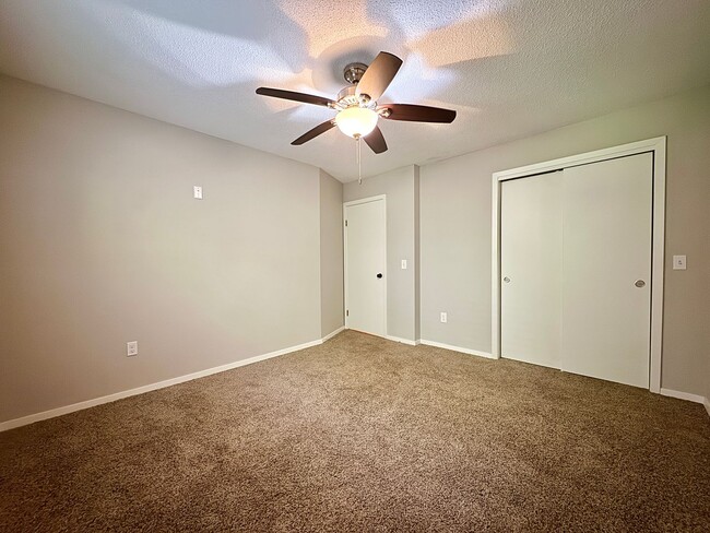Building Photo - 4 Bedroom/ 2.5 Bathroom Home in Tanglewood...