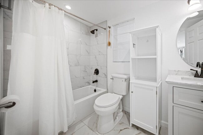 Building Photo - 1 Bed, 1 Bath in Carmel Valley DUPLEX