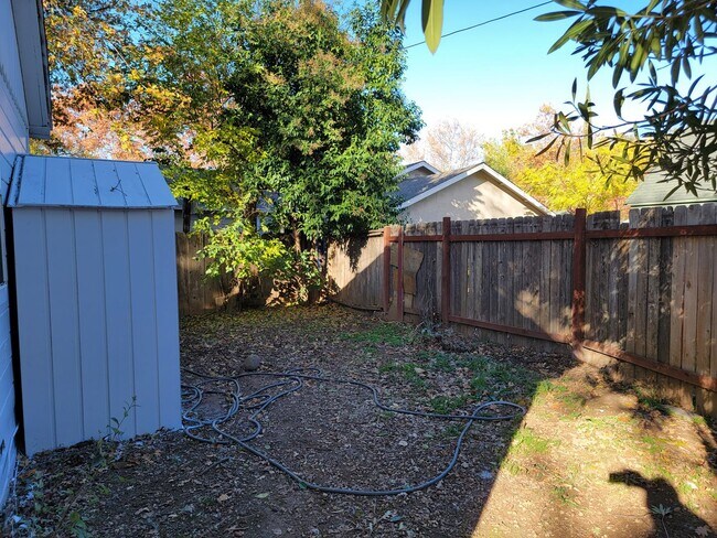 Building Photo - 2 Bedroom 1 Bathroom House Near Caldwell Park