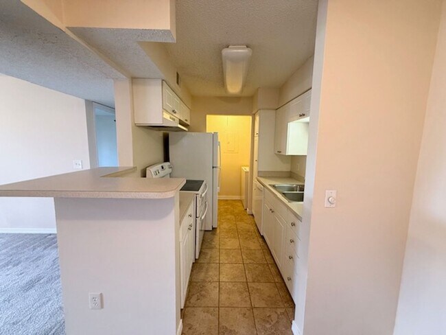 Building Photo - Beautiful Ground-Floor 2 Bedroom, 2 Bathroom Condo in The Landings at Belle Rive!