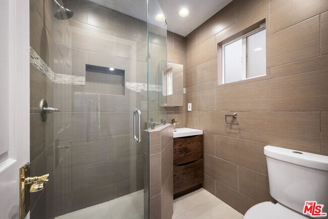 Building Photo - 8657 Valley Flores Dr