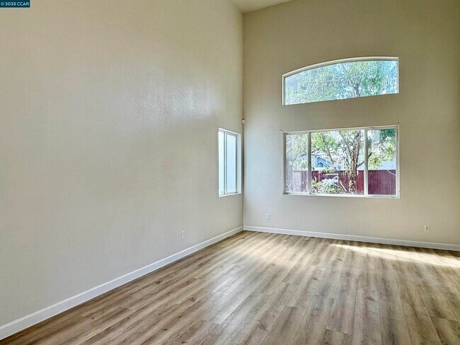 Building Photo - 815 Spring Mountain Ln