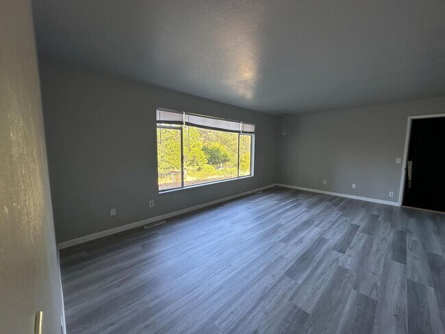 Building Photo - 110 Colonial Dr