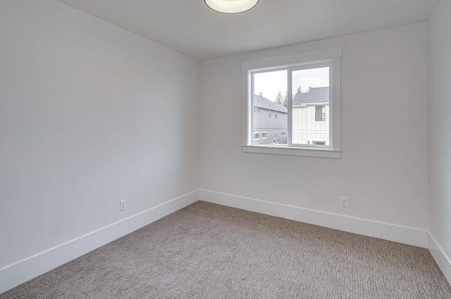 Building Photo - Spacious Westside Home with Loft and Upgra...