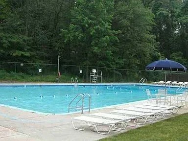 Building Photo - 111 Little Glen Dr