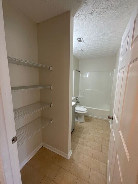 Building Photo - 3651 Ten Oaks Cir