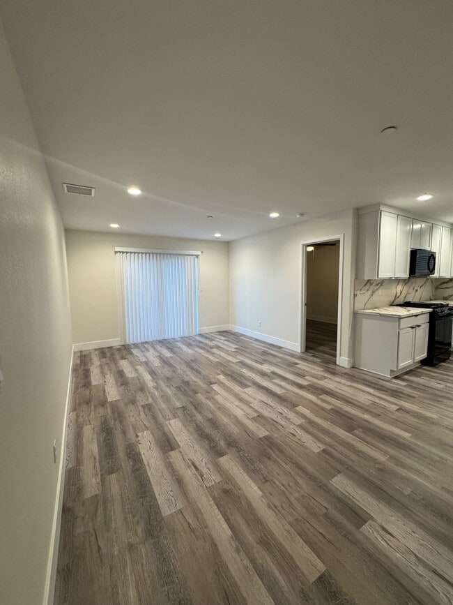 Building Photo - 9224 Ironwood Ave