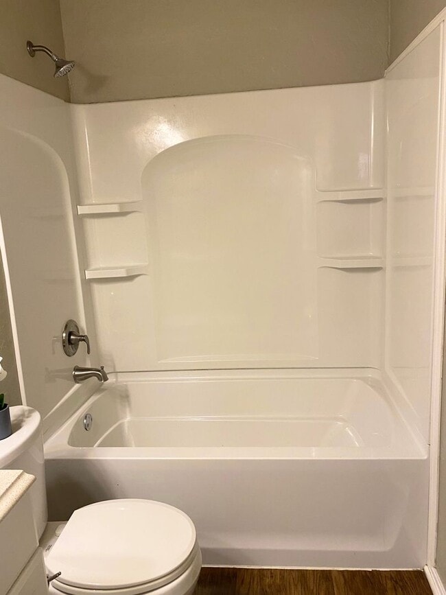 Building Photo - Available Now!  Darling Edmond Rental!