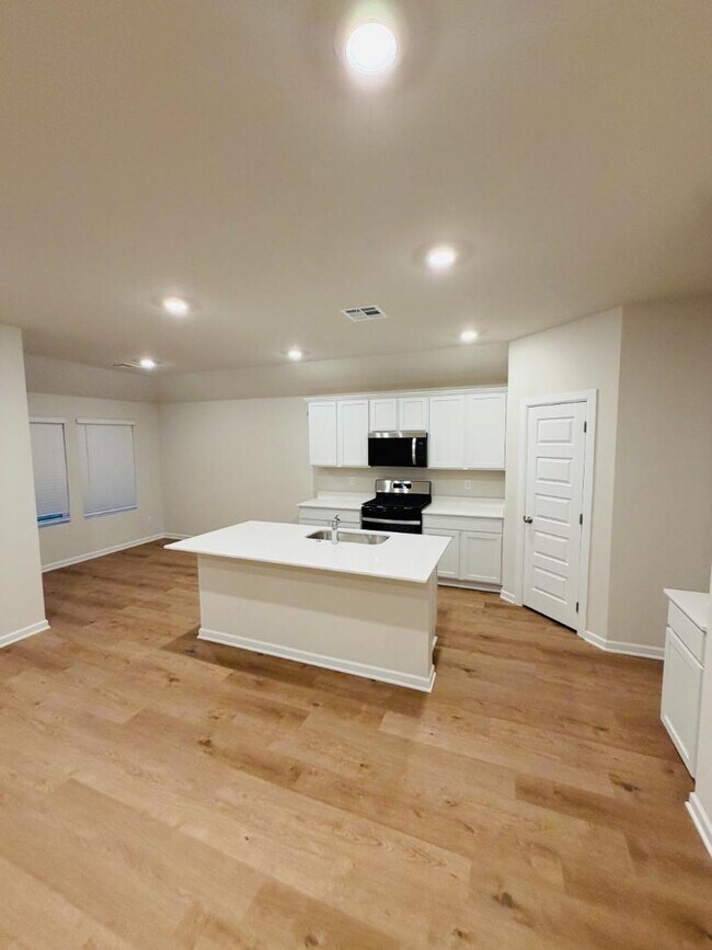 Building Photo - 2928 Ember Dr